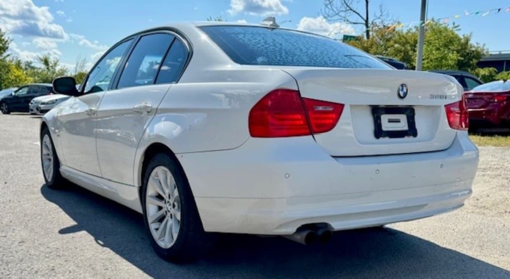 2011 BMW 3 Series 328i xDrive Édition thumbnail 4
