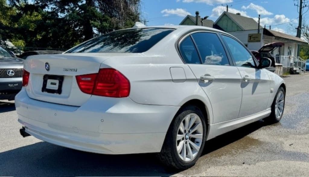 2011 BMW 3 Series 328i xDrive Édition thumbnail 5