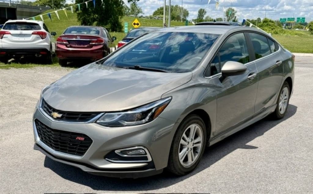 2017 Chevrolet Cruze LT thumbnail 7