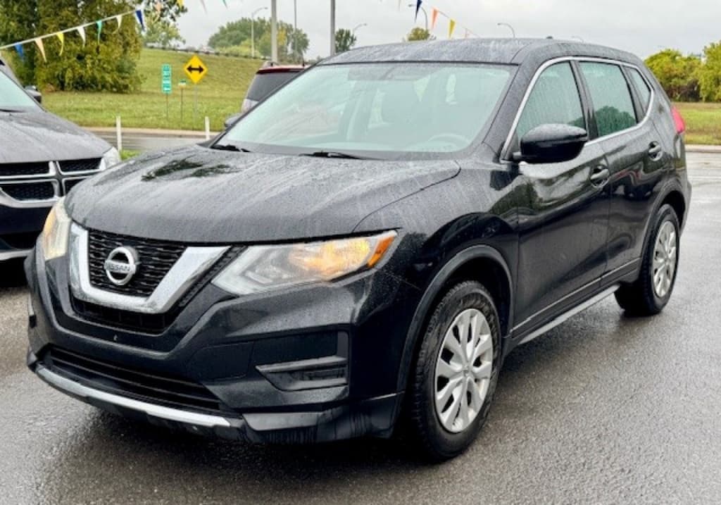 2017 Nissan Rogue S/SV thumbnail 3