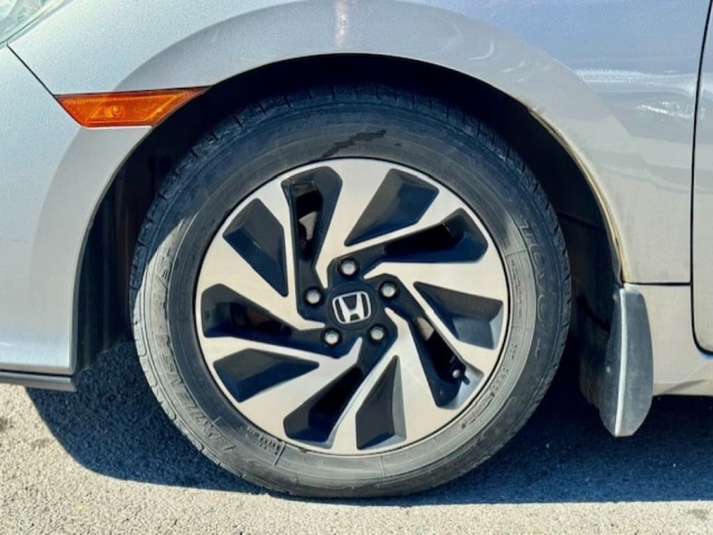2018 Honda Civic Hatchback LX thumbnail 3