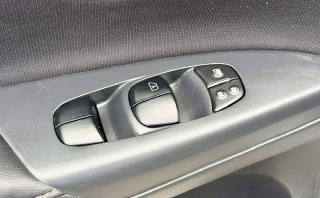 2016 Nissan Sentra SV/S/SR/SL thumbnail 7