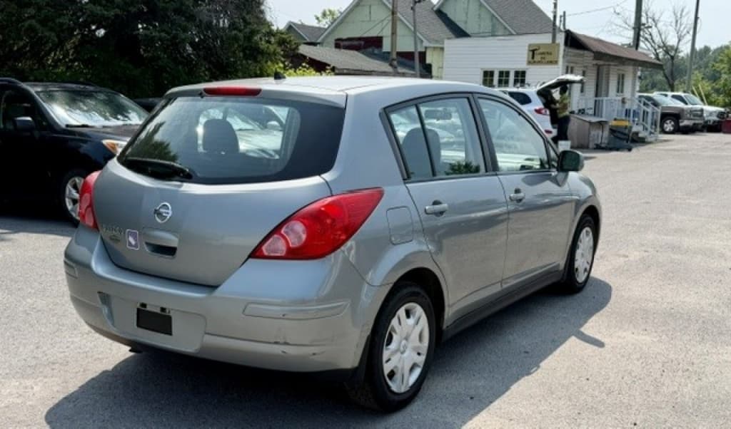 2012 Nissan Versa S thumbnail 4