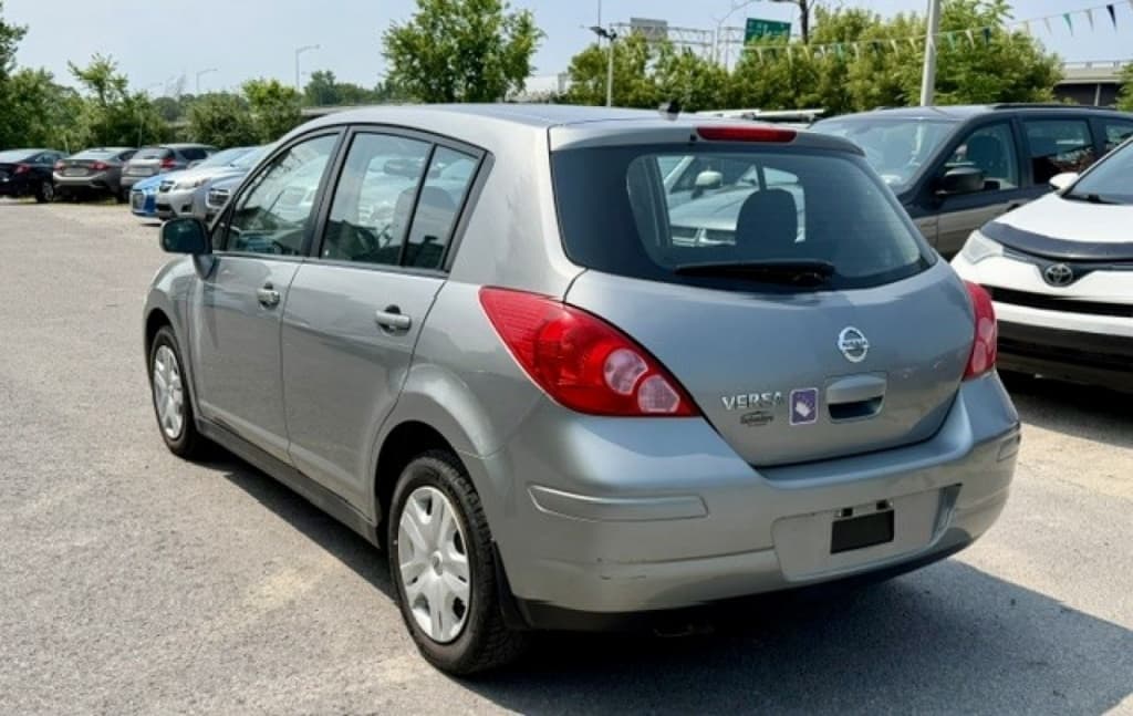 2012 Nissan Versa S thumbnail 3