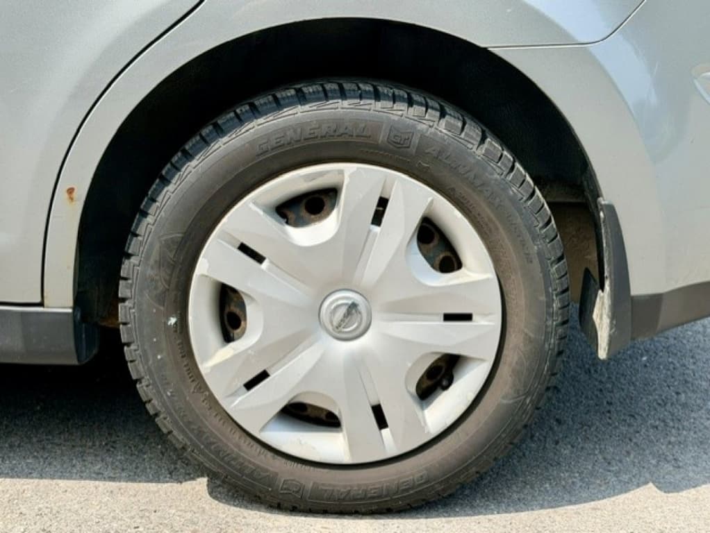2012 Nissan Versa S thumbnail 7