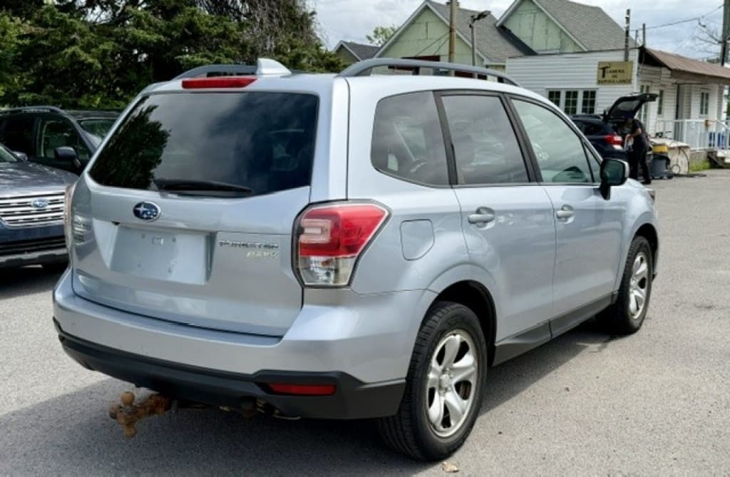 2017 Subaru Forester i thumbnail 5