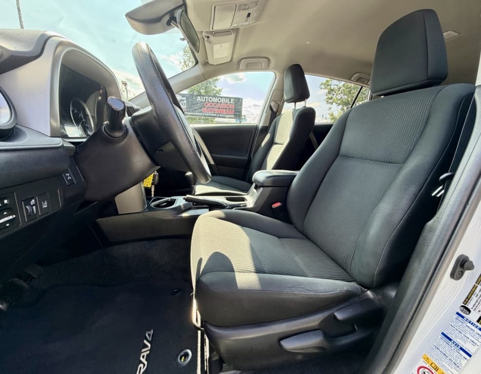 2018 Toyota RAV4 LE thumbnail 7